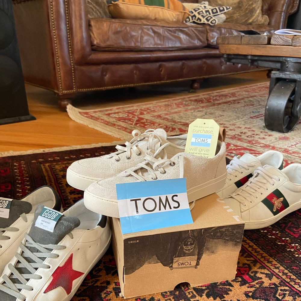 Toms suede sneakers shoes 8,5 new with box:))